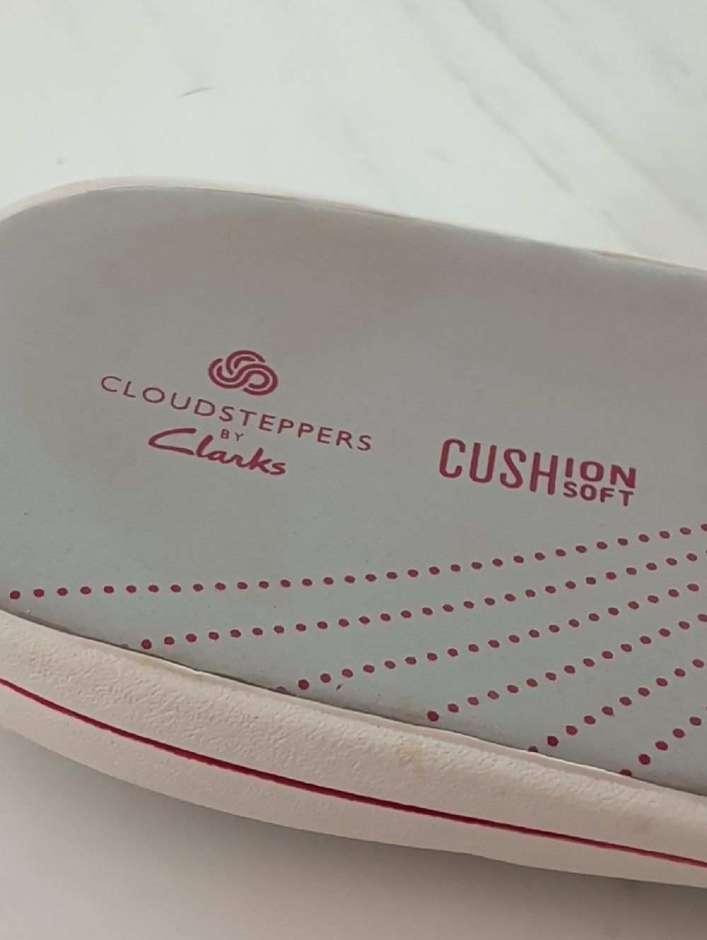 Clarks Red Flip Flops - Picture 2 of 2